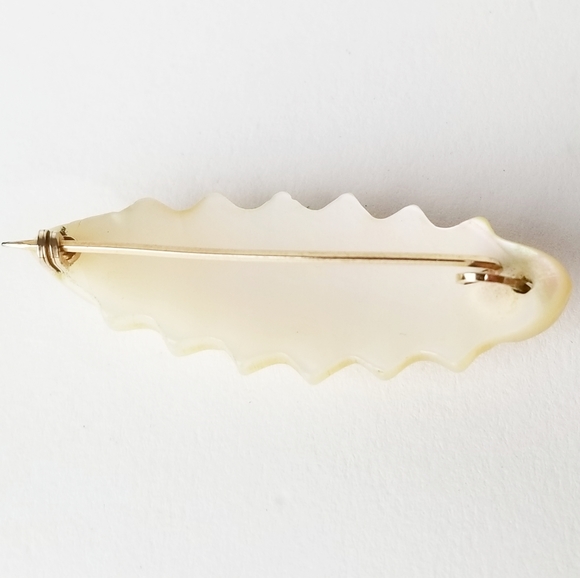 Vintage Handcrafted Mother Leaf Brooch - Picture 3 of 9